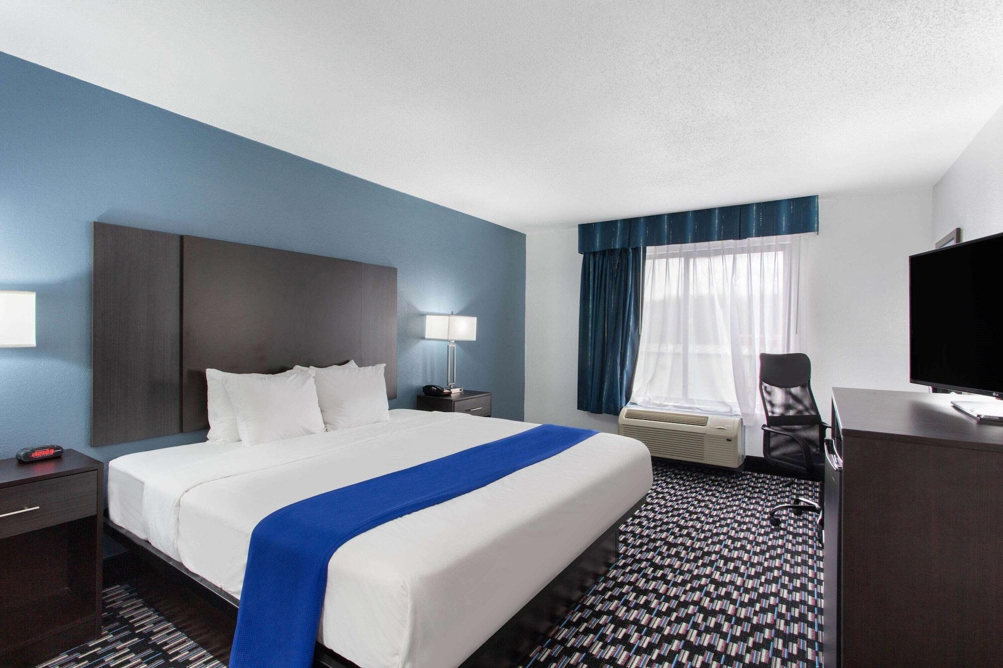 Baymont By Wyndham Charlotte University Εξωτερικό φωτογραφία
