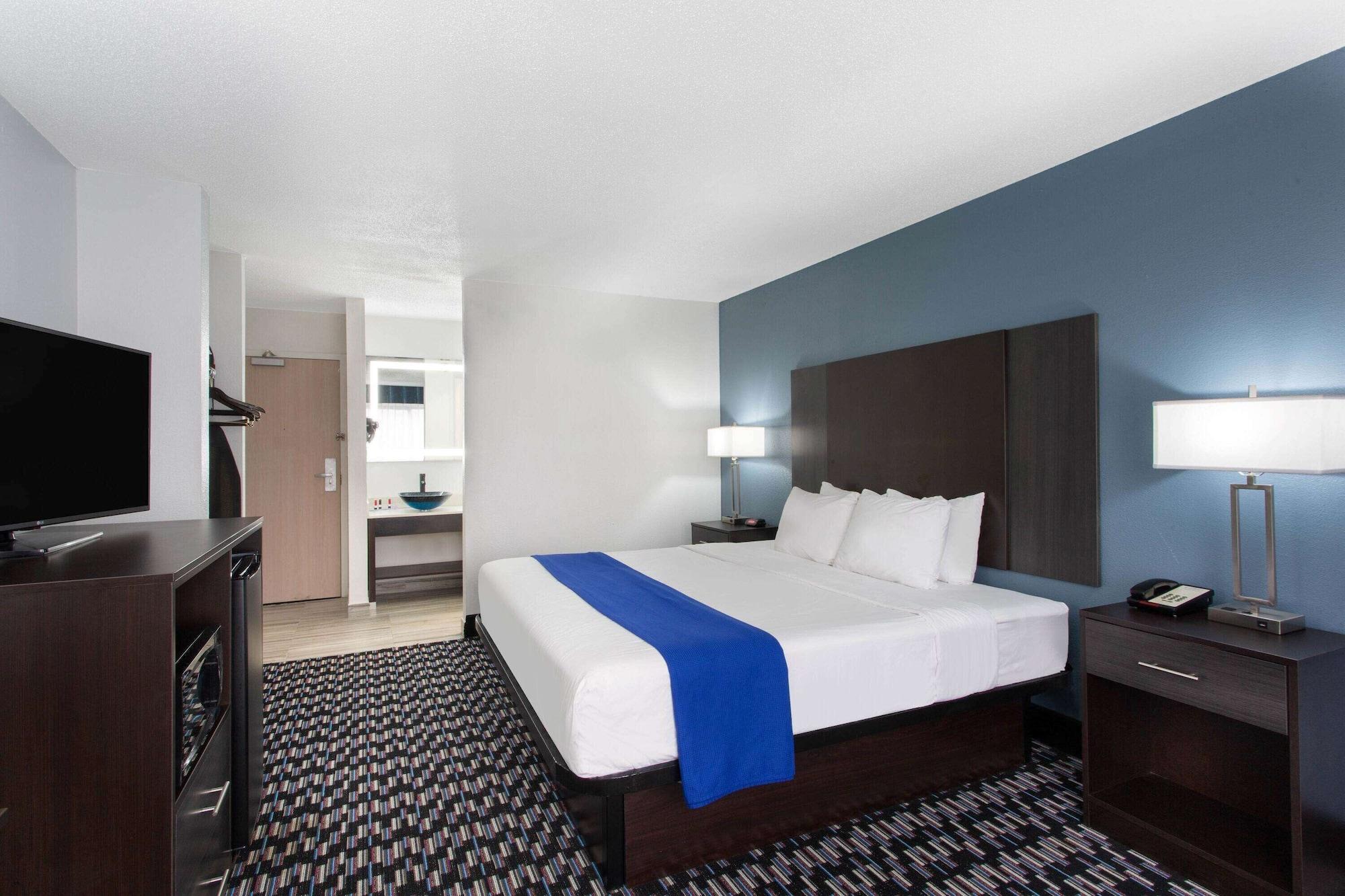 Baymont By Wyndham Charlotte University Εξωτερικό φωτογραφία