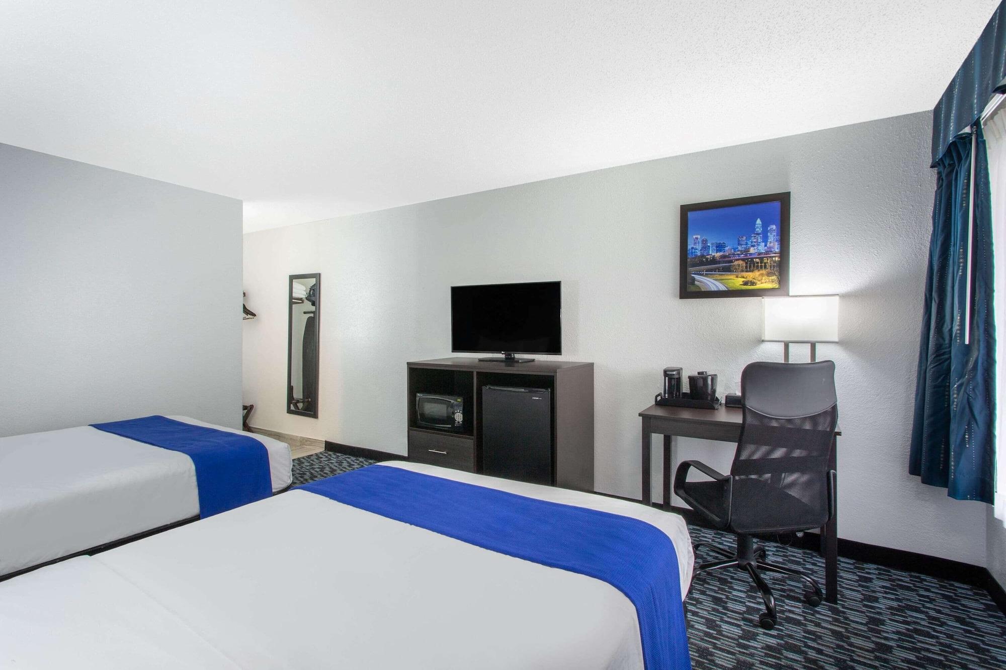 Baymont By Wyndham Charlotte University Εξωτερικό φωτογραφία