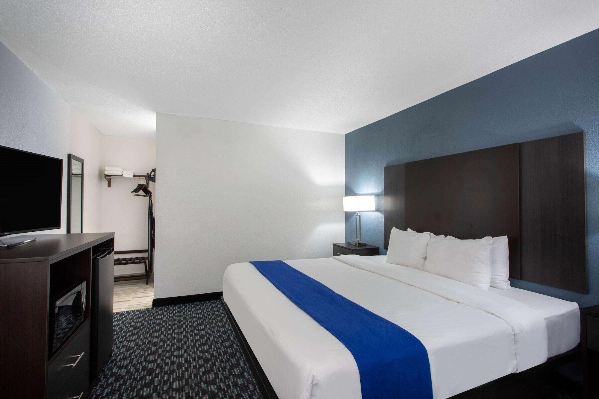 Baymont By Wyndham Charlotte University Εξωτερικό φωτογραφία