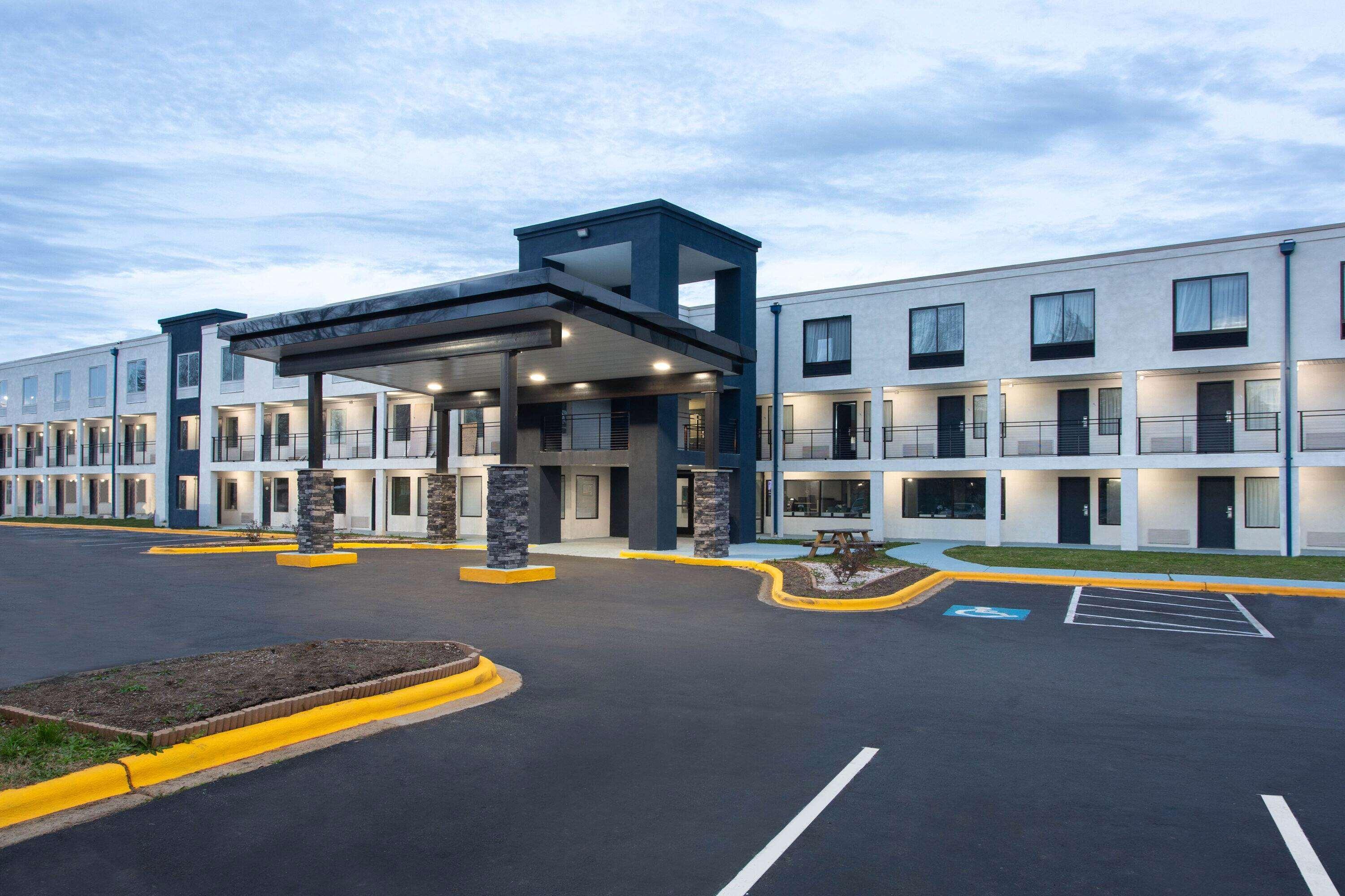 Baymont By Wyndham Charlotte University Εξωτερικό φωτογραφία