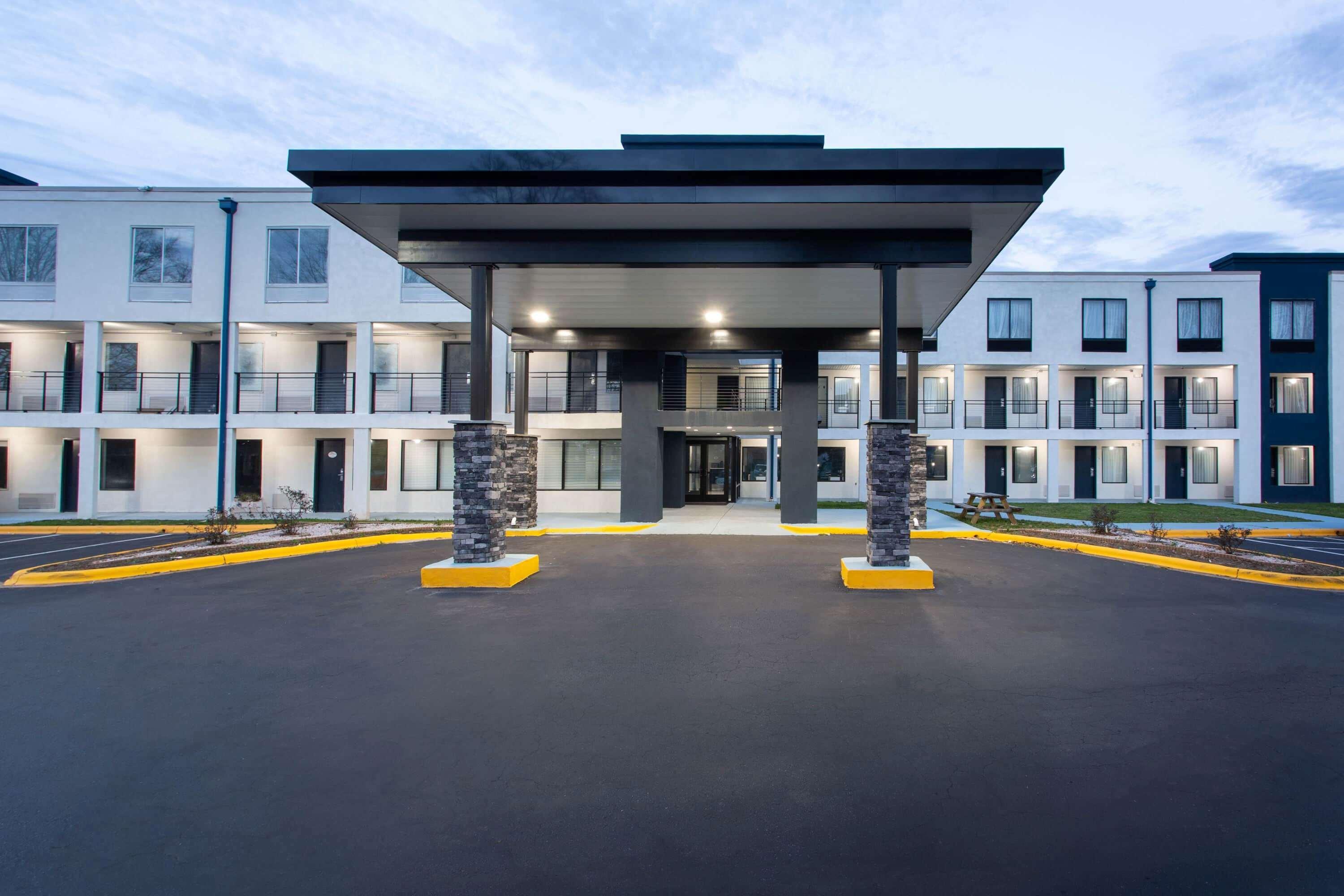 Baymont By Wyndham Charlotte University Εξωτερικό φωτογραφία